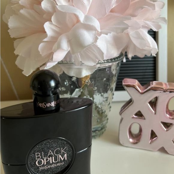 BLACK OPIUM LE PARFUM - Picture 2 of 3
